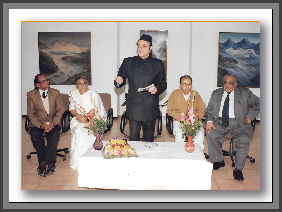 H.E. Dr. Karan Singh giving a talk on his association with Manohar Kaul