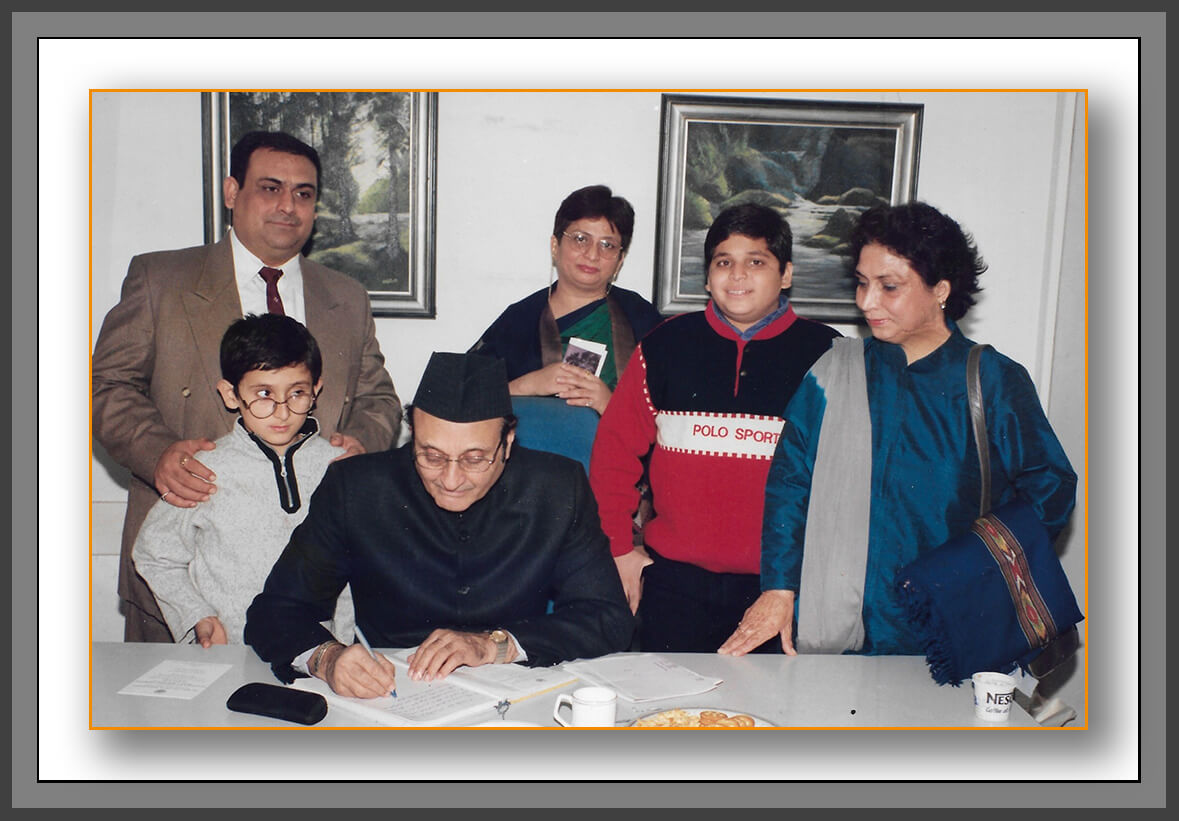 Rajesh Kaul, Chaitanya, H.E. Dr. Karan Singh, Sudha, Anurag, and Usha